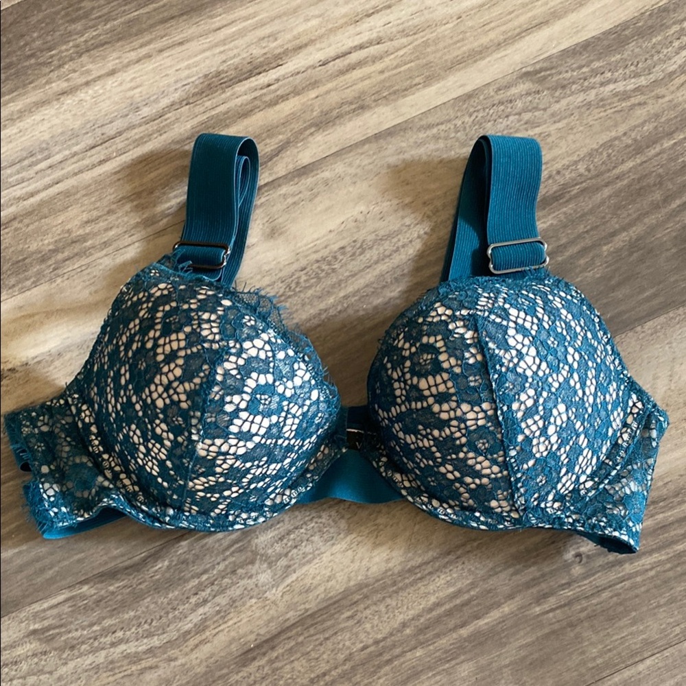 Victoria’s Secret Lace Underwire Push-Up Bra